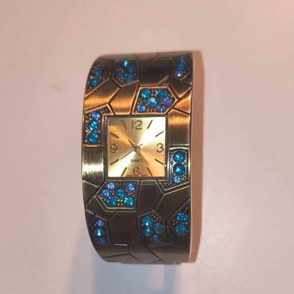 Avon Gold and Blue Women's Watch - Picture 4 of 5